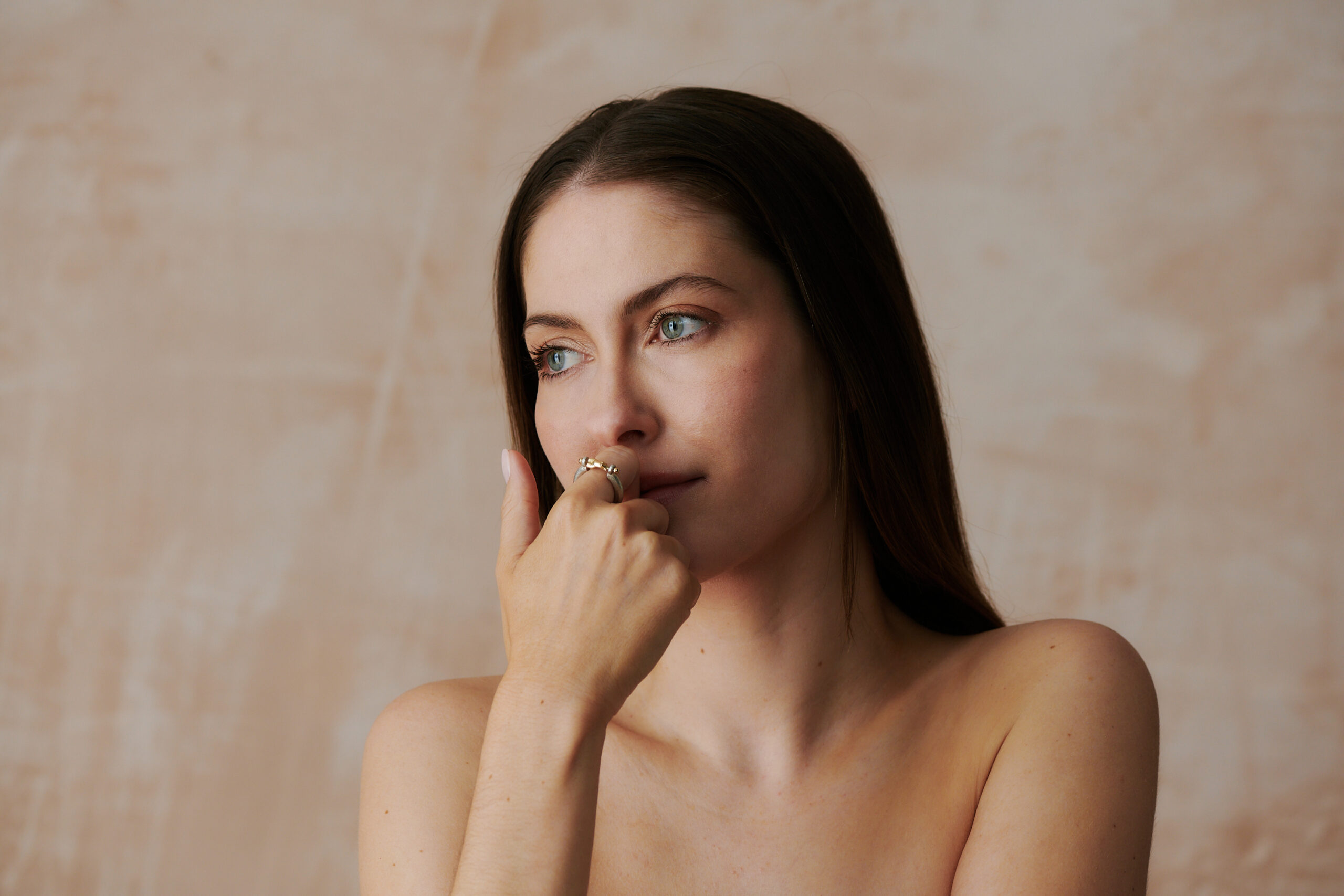 portrait of model wearing Lara Stafford Deitsch ring